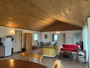 TV - Une Maison en Bois du Québec Près de Nevers, Moulins, le Pal et les Canaux ! (Saint-Germain-Chassenay)