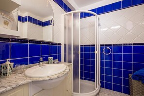 Shower, hair dryer, towels - Los Diamantes 9 (Los Cristianos)