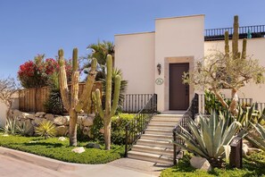 Exterior - 3BR Casita+Transport & Golf Cart (Cabo San Lucas)