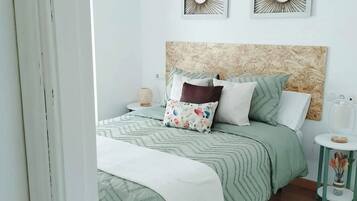 1 slaapkamer, een strijkplank/strijkijzer, reisbedje, gratis wifi