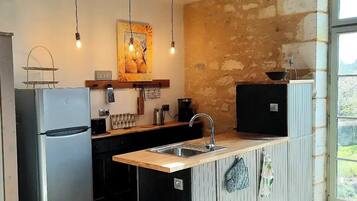 雪櫃、微波爐、焗爐、爐具