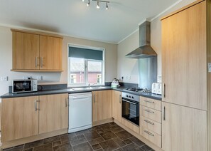 Fridge, oven, stovetop, toaster - 1 bedroom accommodation in Nr St Austell (Nr St Austell)