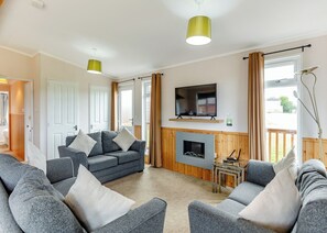 TV - 1 bedroom accommodation in Nr St Austell (Nr St Austell)