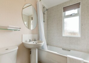 Bathroom - 3 bedroom accommodation in Nr St Austell (Nr St Austell)