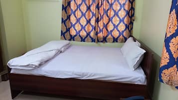 Classic Triple Room | Free WiFi, bed sheets