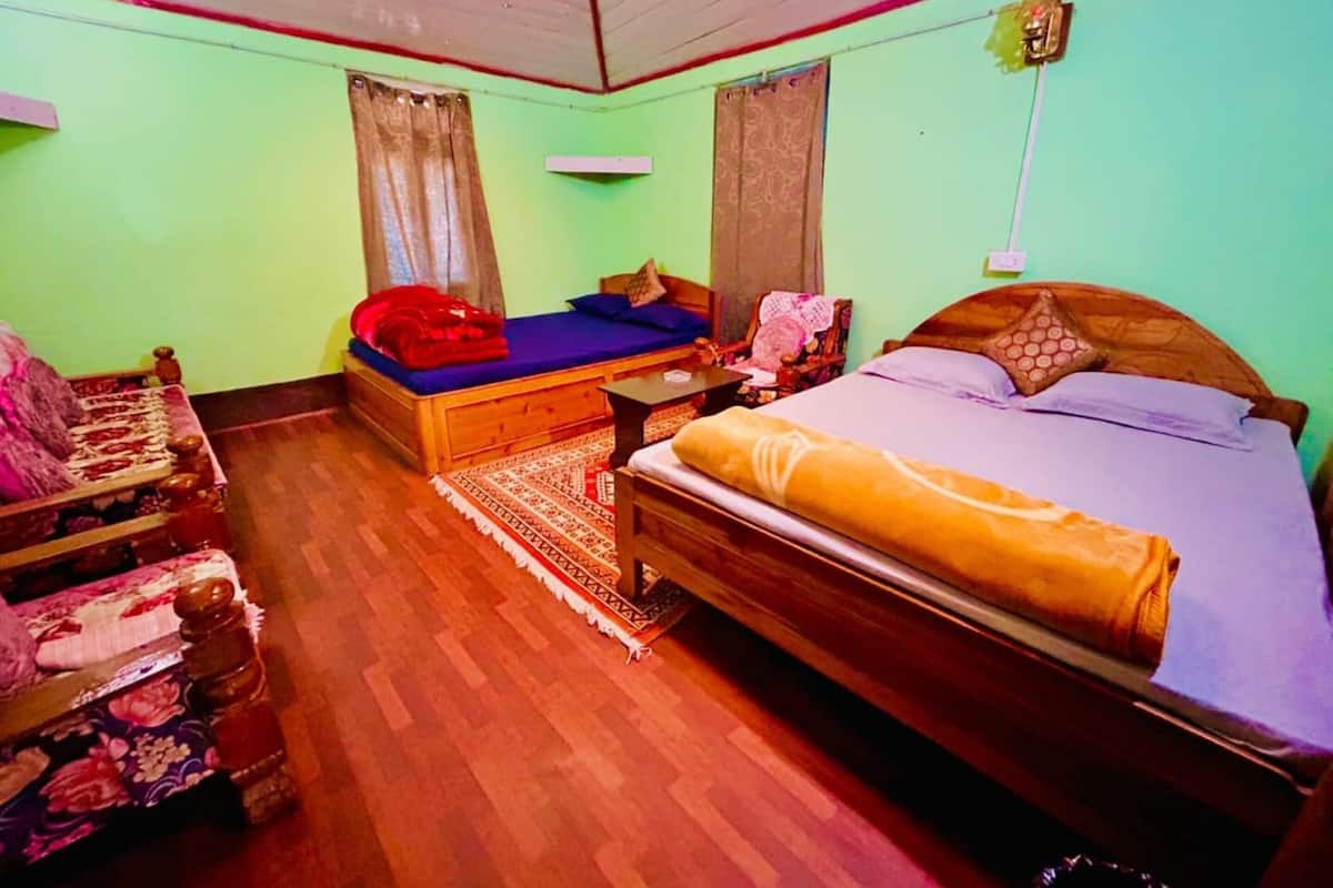 Deluxe Triple Room | Free WiFi, bed sheets