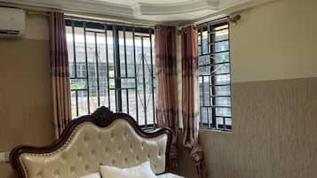 Casa Deluxe, vistas al patio | Baño | Zapatillas, toallas, jabón y champú