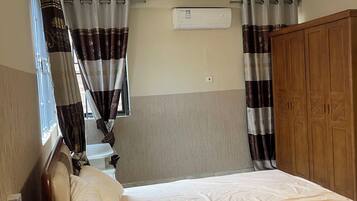 3 bedrooms, blackout drapes, iron/ironing board, free WiFi