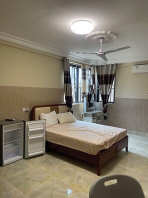 Maison Deluxe, vue cour intérieure | 3 chambres, rideaux occultants, fer et planche à repasser, Wi-Fi gratuit