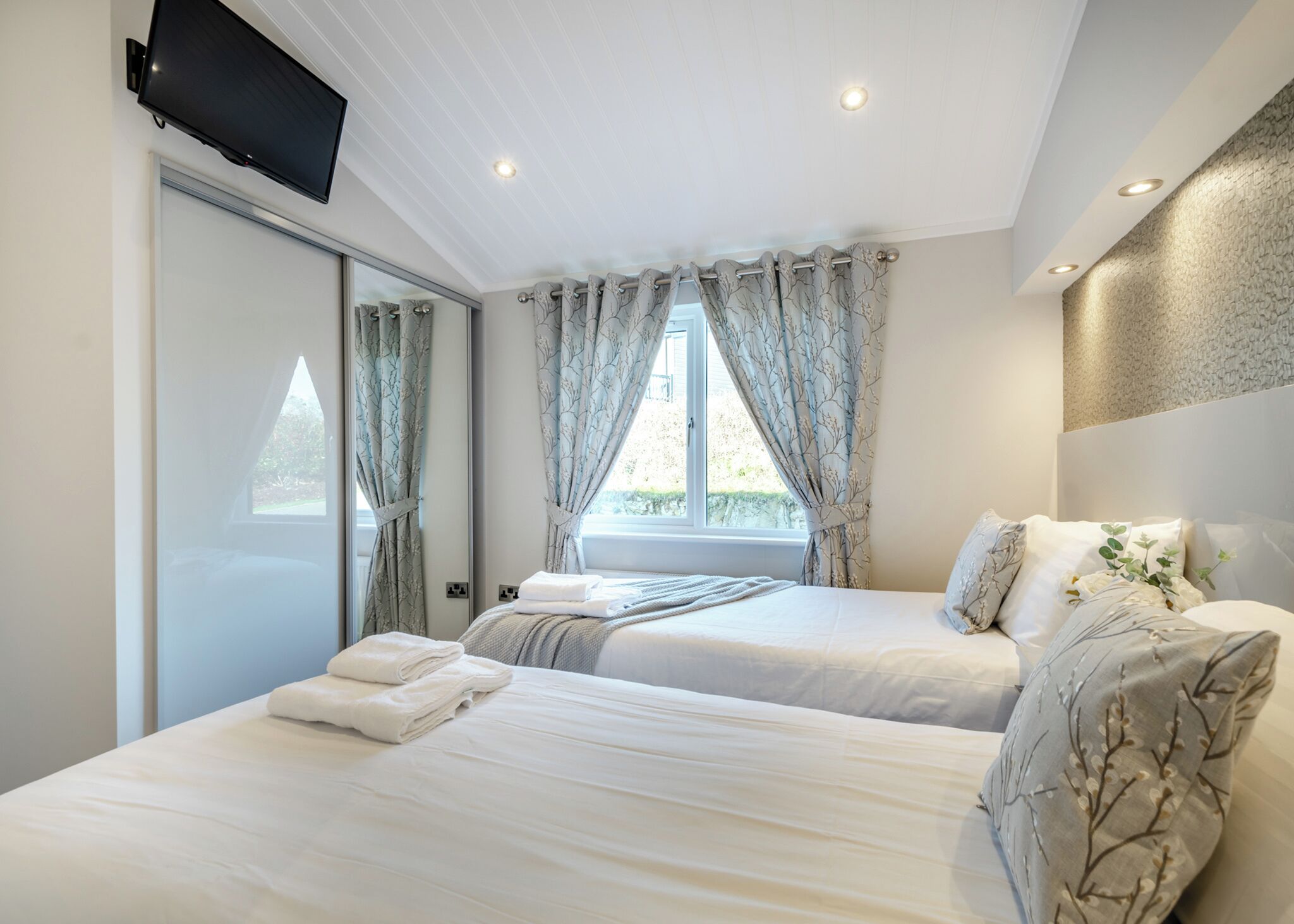 2 bedrooms