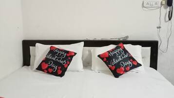 Deluxe Double Room, City View | Free WiFi, bed sheets
