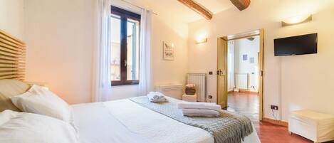 1 quarto, ferros/tábuas de passar roupa, Wi-Fi, roupa de cama