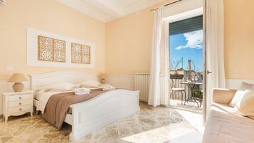 1 slaapkamer, een kluis op de kamer, een strijkplank/strijkijzer