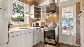 Fridge, microwave, dishwasher, cookware/dishes/utensils