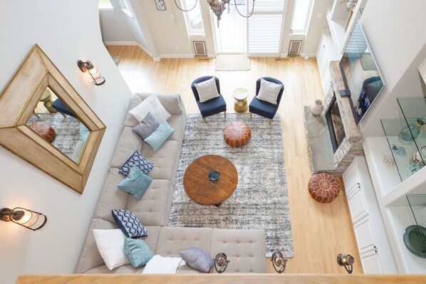 Smart TV, fireplace