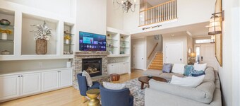 2 Blocks to ocean, steps to beach, ocean view,  hot tub, coastal trail, BBQ