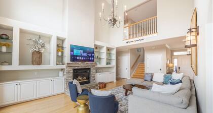 2 Blocks to ocean, steps to beach, ocean view, hot tub, coastal trail, BBQ