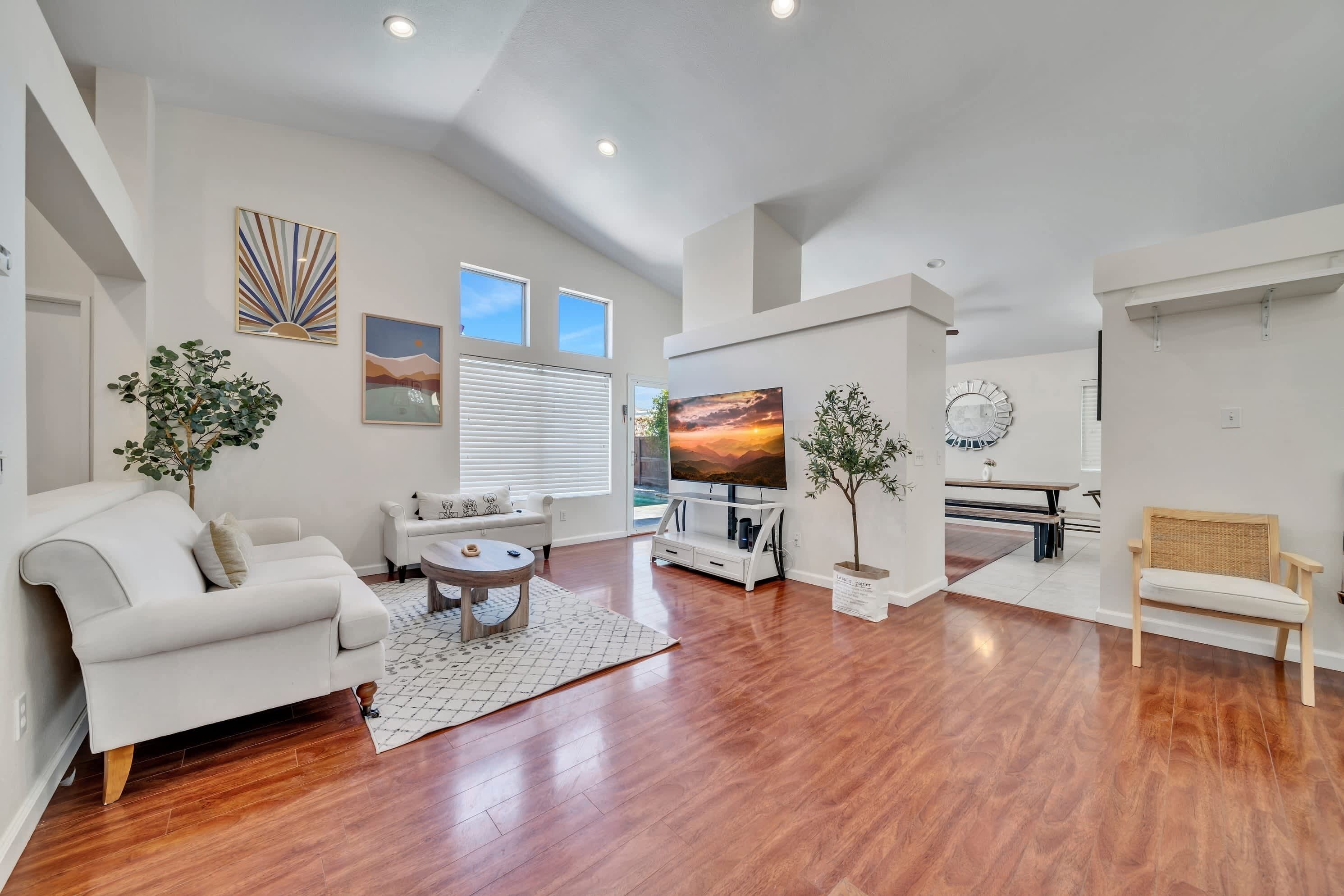 TV, caminetto, tavolo da calcetto, studio