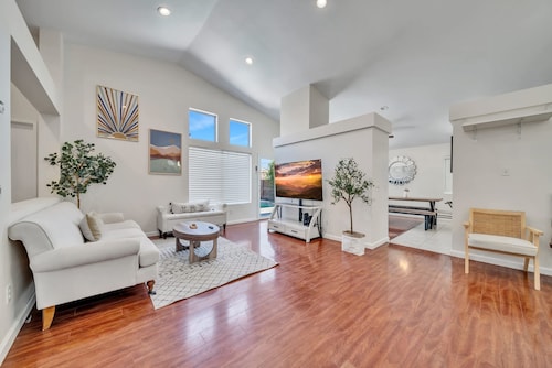 @Marbella Lane - 4BR Lavish Castle Retreat