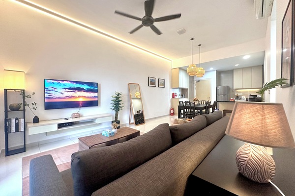 Signature-Apartment, Stadtblick | Wohnbereich | Flachbildfernseher