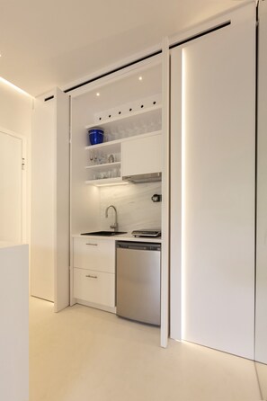 Fridge, microwave, dishwasher, coffee/tea maker