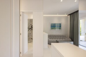 Interior - Spetses studio·Modern studio in the heart of Old P (Spetses)
