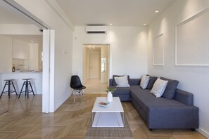 TV - Deligiorgi 1·Charming 7th-Floor Apartment with (Athens)