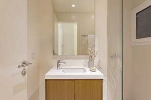 Shower, hair dryer - Deligiorgi 1·Charming 7th-Floor Apartment with (Athens)