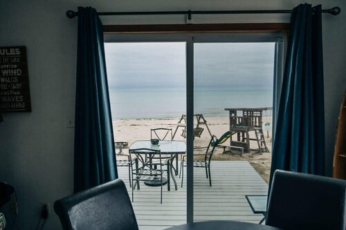Charming Lake Huron Cottage Private Beach Access