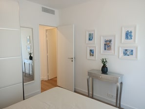 2 bedrooms, desk, iron/ironing board, travel crib