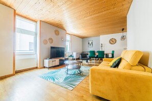 TV - Appartement chalereux - 2 chambres (Brive-la-Gaillarde)