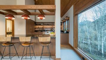 Microondas, horno, parrilla de estufa y lavavajillas