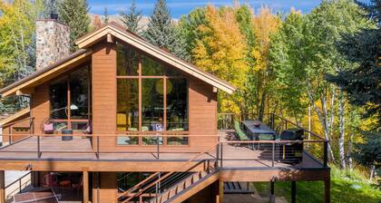 New Build! Private Sauna! Two Kitchens! Ping-Pong Table!