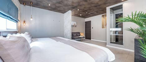 5 bedrooms, memory-foam beds, blackout curtains, free WiFi