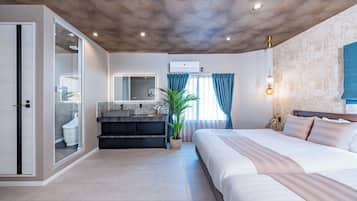 5 bedrooms, memory foam beds, blackout drapes, free WiFi