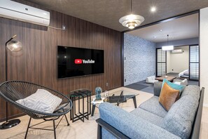 5 bedrooms, memory foam beds, blackout drapes, free WiFi - JAPAVISTA Dusk (Osaka)