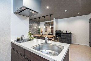 Full-size fridge, espresso maker, coffee/tea maker, electric kettle - JAPAVISTA Dusk (Osaka)