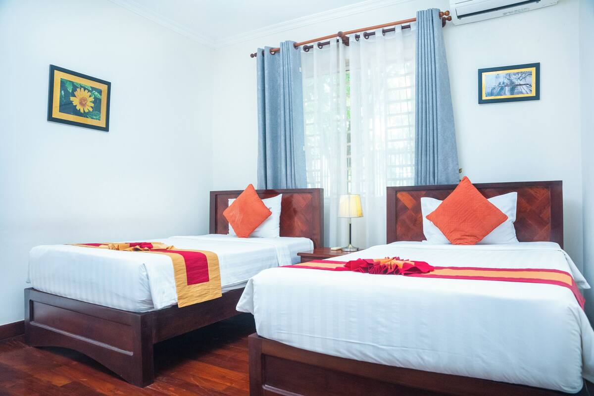 2 bedrooms, premium bedding, laptop workspace, free WiFi