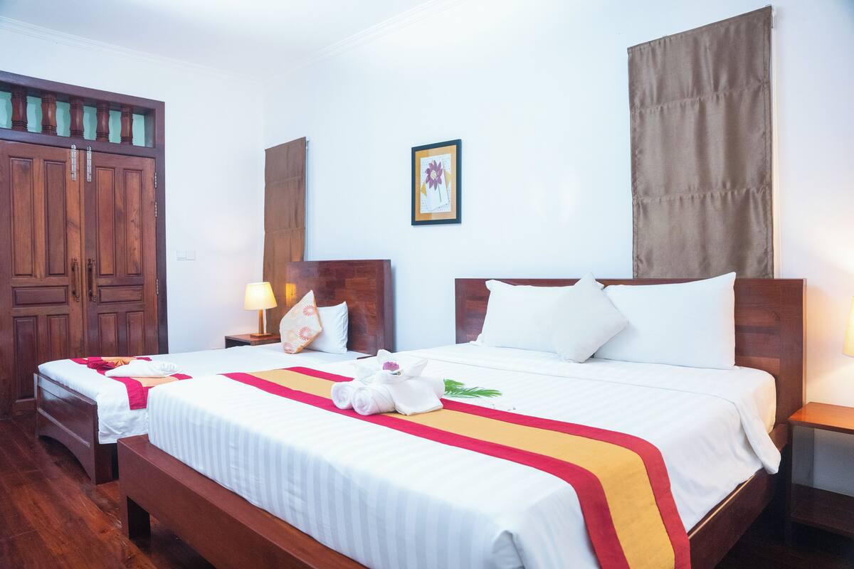 2 bedrooms, premium bedding, laptop workspace, free WiFi