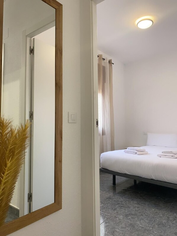 3 chambres, fer et planche à repasser, Wi-Fi, draps fournis