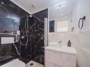 Hårføner og håndklær