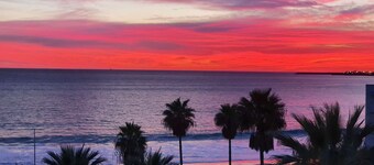 Beachfront 3-BR apartment with pool and balconies