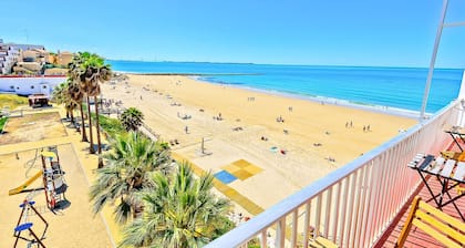 Beachfront 3-BR apartment with pool and balconies