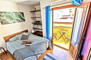 2 bedrooms, iron/ironing board, WiFi