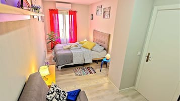 1 slaapkamer, een strijkplank/strijkijzer, wifi