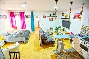 2 bedrooms, iron/ironing board, travel cot, WiFi