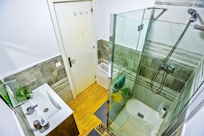 Eco-friendly toiletries, hair dryer