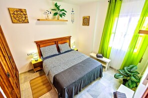 3 slaapkamers, een strijkplank/strijkijzer, wifi, beddengoed