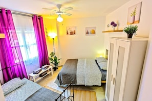 3 slaapkamers, een strijkplank/strijkijzer, wifi, beddengoed