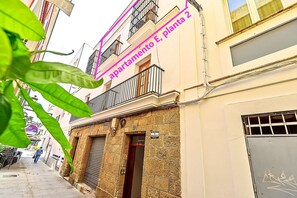 Exterior detail - Plaza Herrería Central Apartment "E" with Balcony. Right downtown, best location (El Puerto de Santa María)